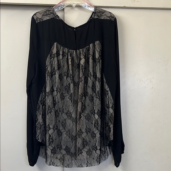 Elegant Black Lace Women's Top - Picture 2 of 7